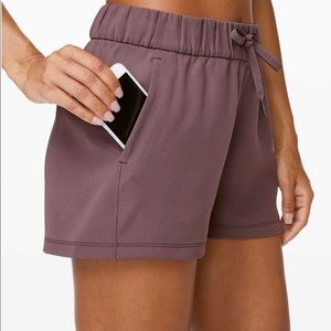 Lululemon On The Fly Short *Woven *2.5"